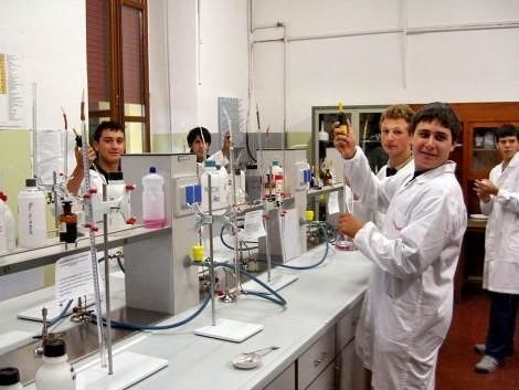 Laboratorio di chimica - SOS studenti by ScuolaZoo