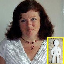Bambola voodoo usata dalla maestra contro i bambini.