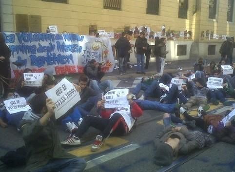 Blitz a Milano: studenti nella sede di Unicredit