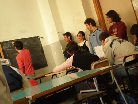 Oristano: prof chiude alunna nell'armadio