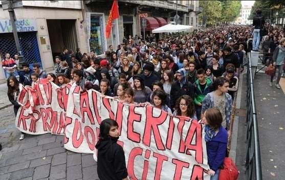 18 ottobre 2013, studenti e insegnanti in protesta a Roma