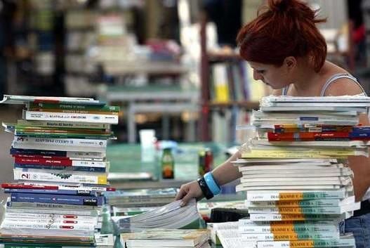 Basta ai vecchi libri costosi: ora ci pensano i prof a scriverli ( e a farvi risparmiare) !