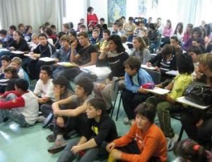 Crescono le classi "pollaio": oltre 40 gli studenti nella stessa aula