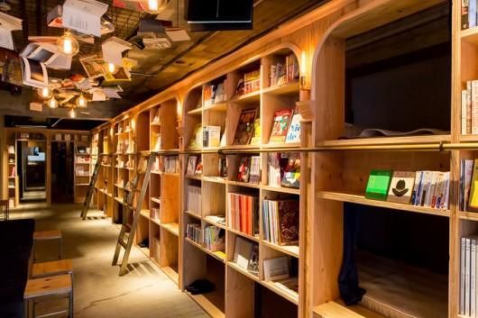 L'hotel si definisce "accomodation bookshop", ma i libri non si possono comprare