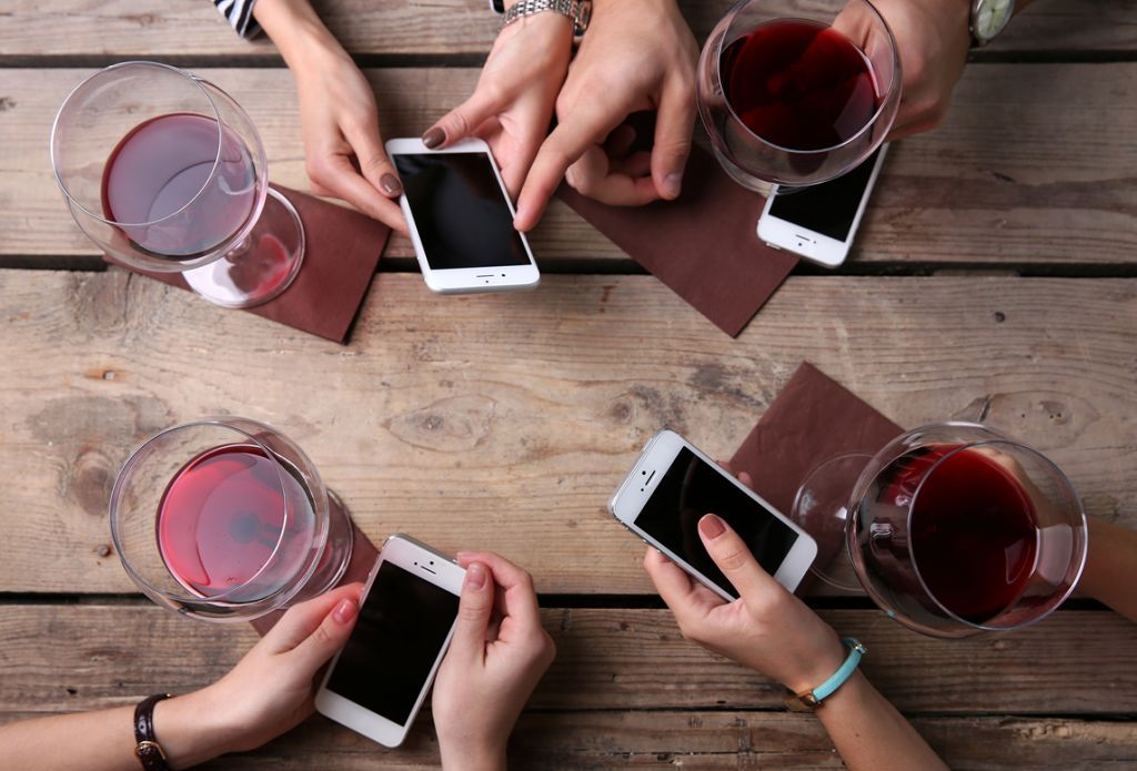millennials-drinking-wine